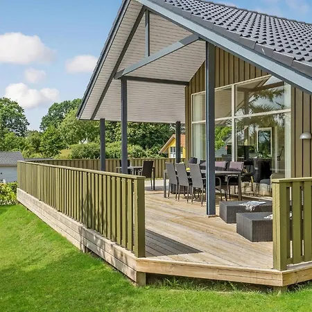3 Bedroom Beautiful In Ferienhaus Hejls