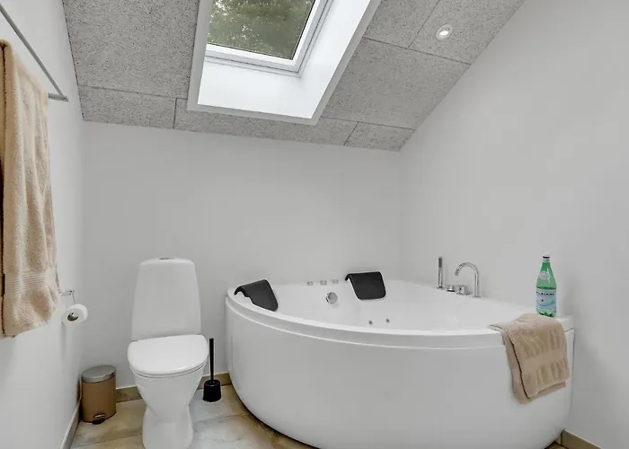 3 Bedroom Beautiful In Hébergement de vacances *