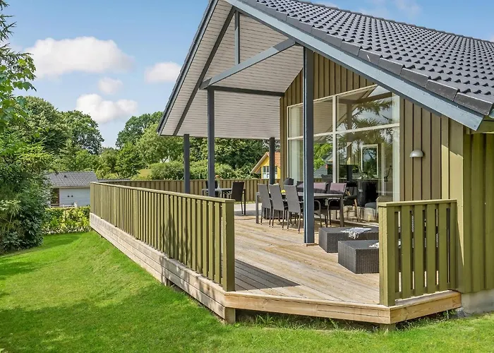 3 Bedroom Beautiful In Hébergement de vacances Hejls