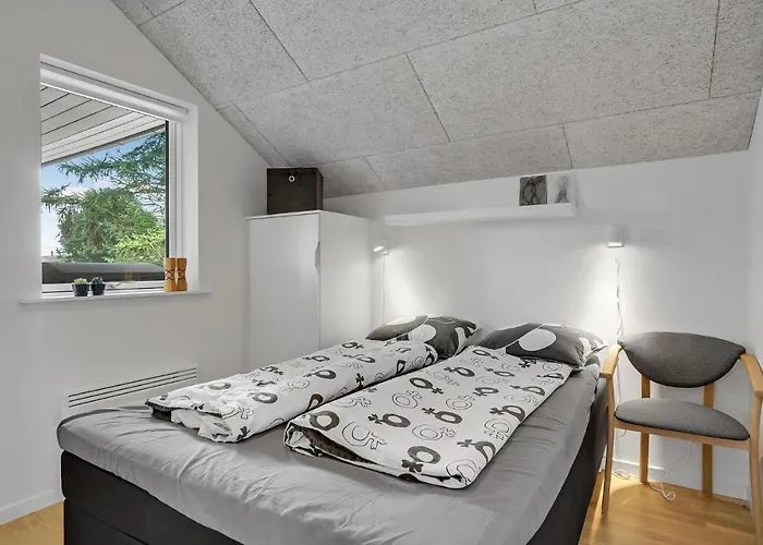 3 Bedroom Beautiful In Hébergement de vacances Hejls